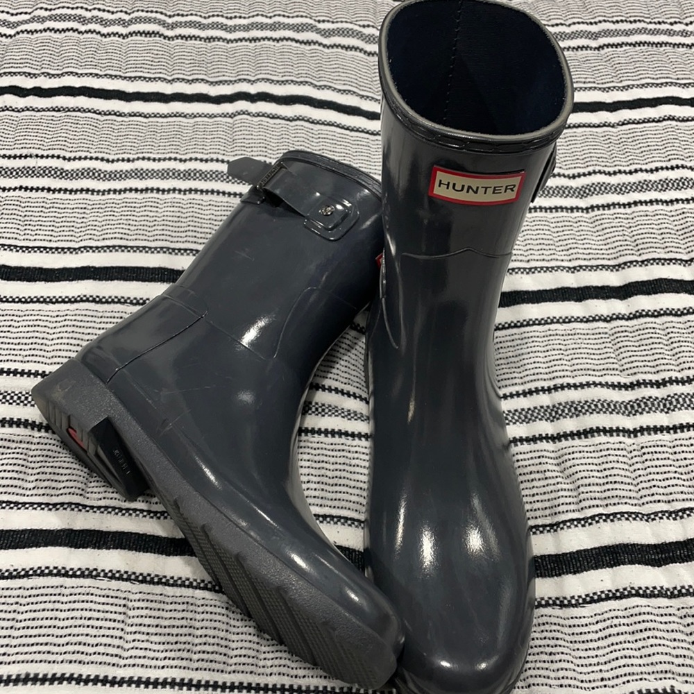 Hunter Grey low Boot size 10 minor scraps, slightly used- No Box